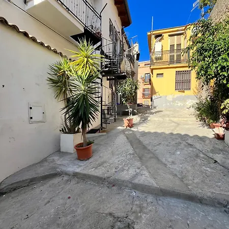 Residenza Ucci Ali - Xs